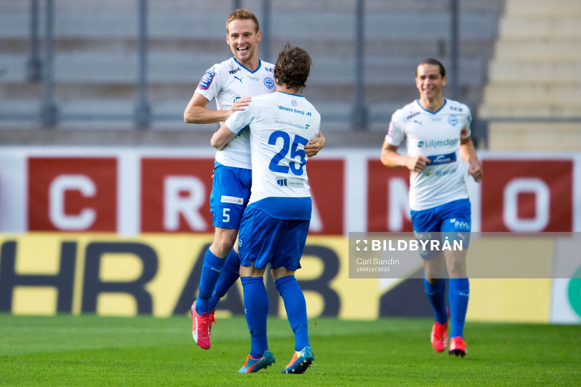 Värnamos Tobias Englund jublar efter att han gjort 0-1 under fotbollsmatchen i Superettan mellan GAIS och Värnamo den 11 augusti 2015 i Göteborg.
