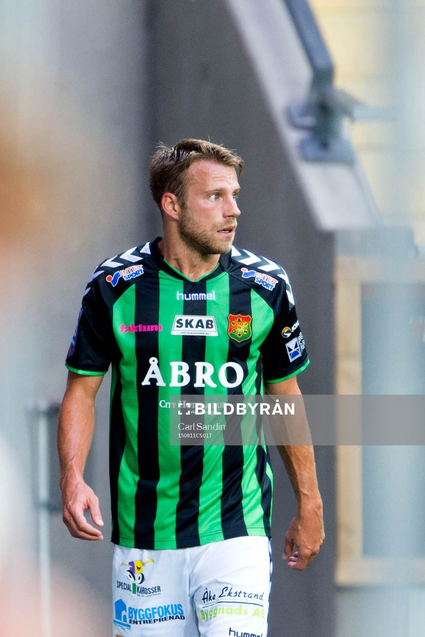 GAIS Joel Anell lämnar planen skadad