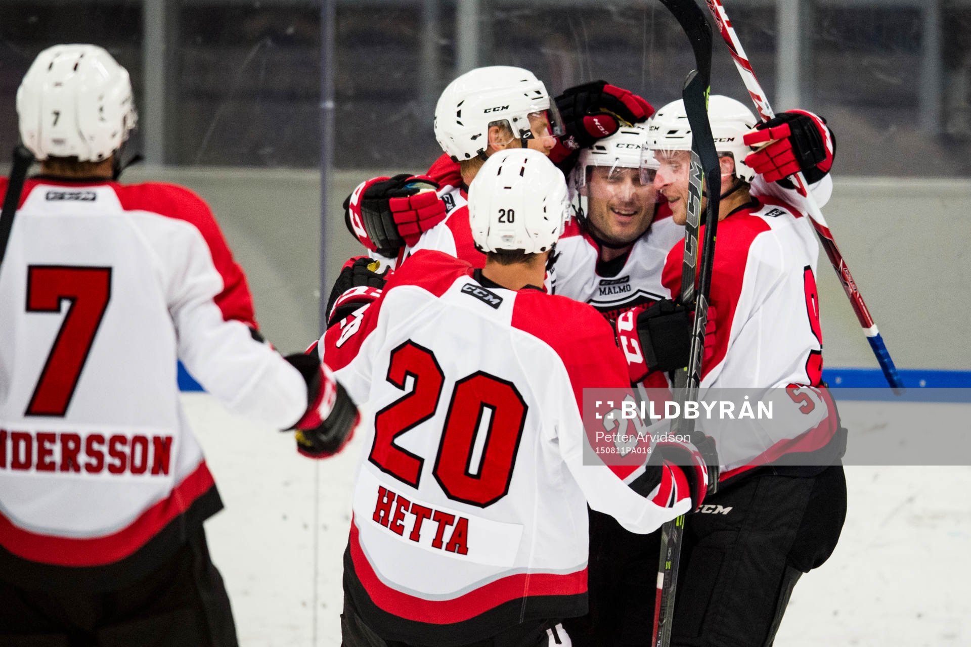 Malmö Redhawks spelare jublar