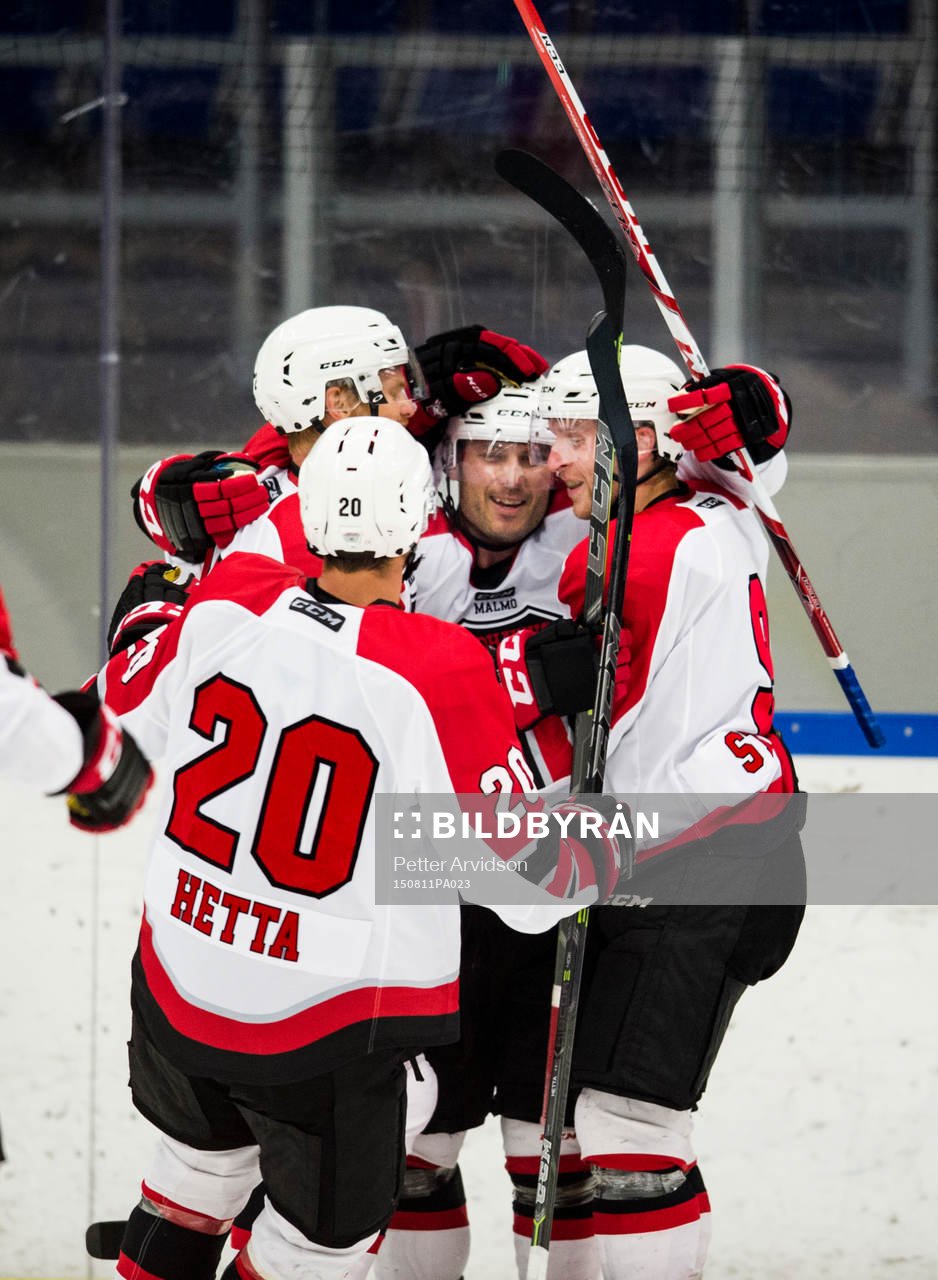Malmö Redhawks spelare jublar