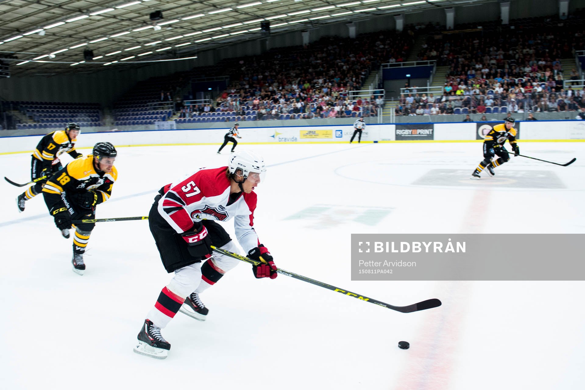 Malmö Redhawks Johan Ivarsson jagad av Panterns Fabian