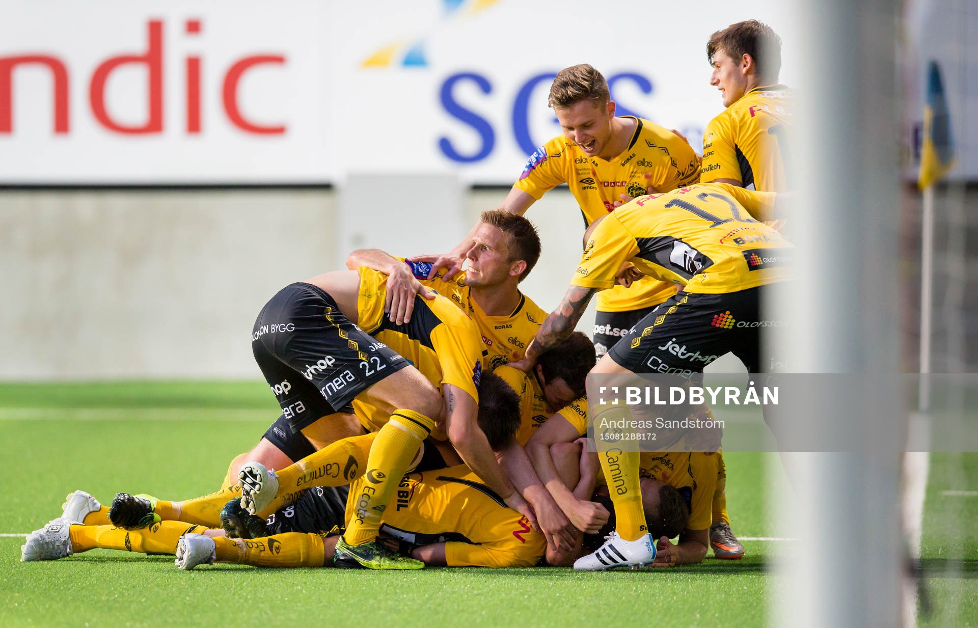 Elfsborgs spelare jublar efter 3-2 målet på straff under fotbollsmatchen i Allsvenskan mellan Gefle och Elfsborg den 12 Augusti 2015 i Gävle.