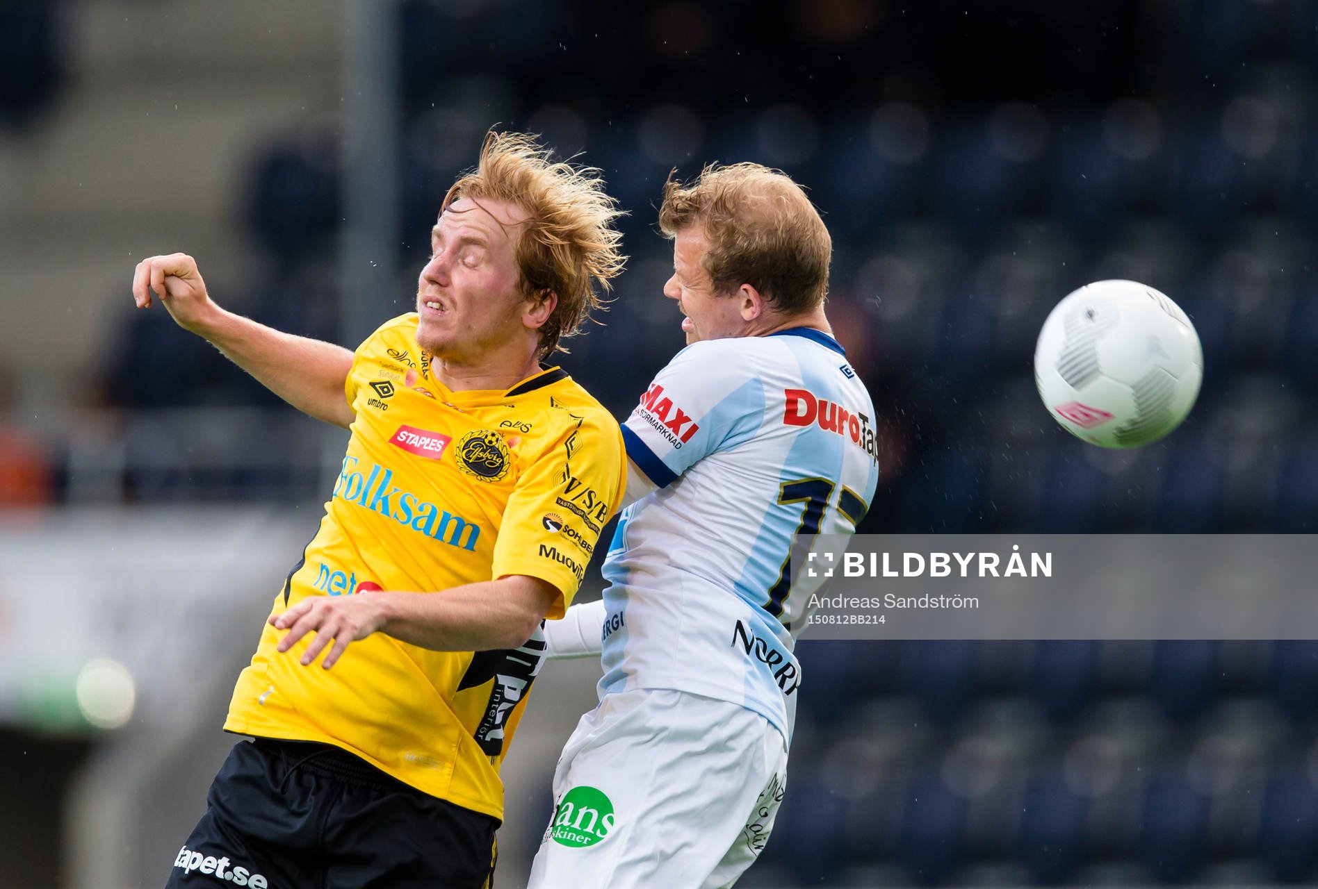Gefles Jonas Lantto i kamp om bollen med Elfsborgs Simon Lundevall under fotbollsmatchen i Allsvenskan mellan Gefle och Elfsborg den 12 Augusti 2015 i Gävle.