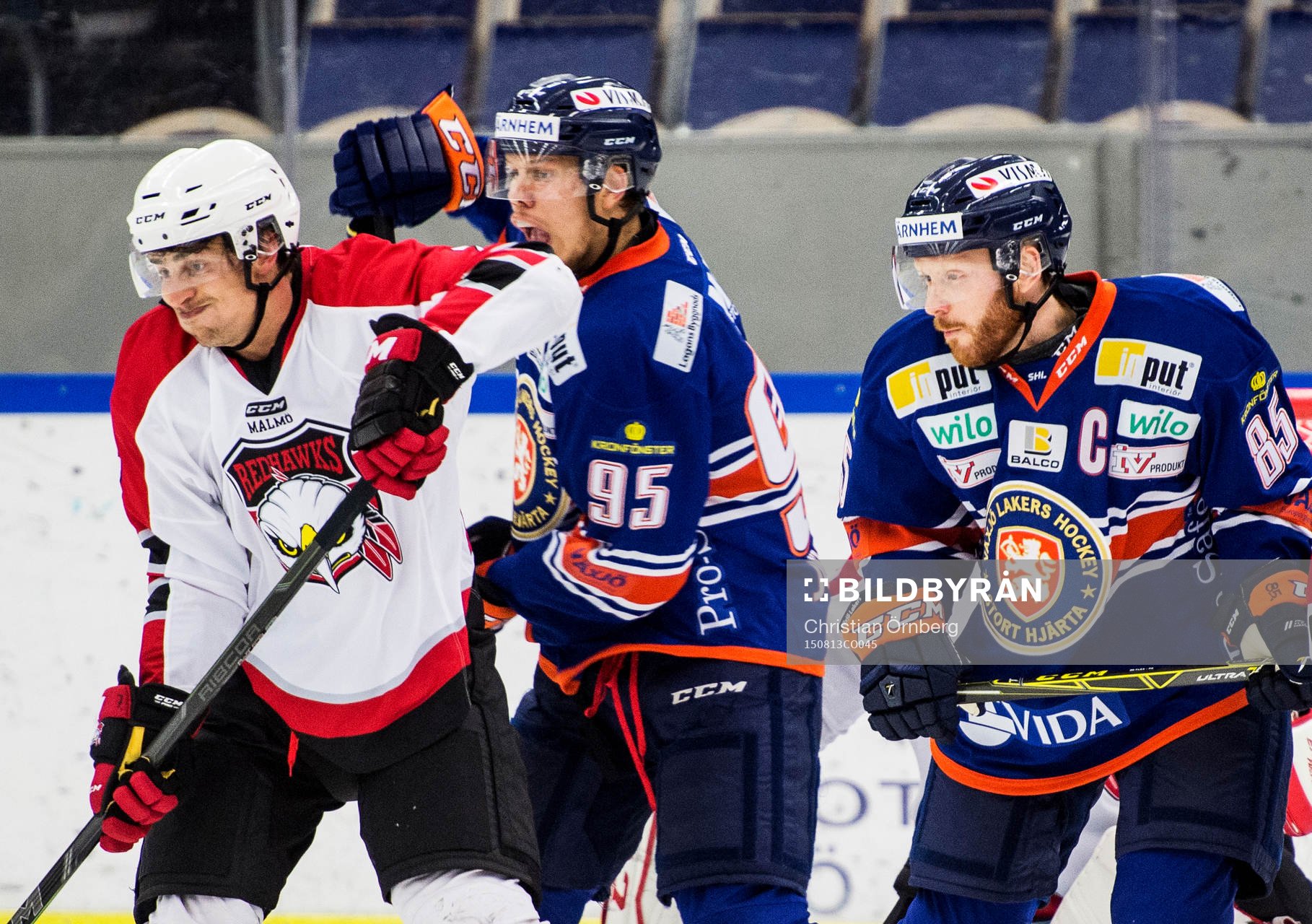 Malmö Redhawks Nils Anderssoni närkamp med Växjös