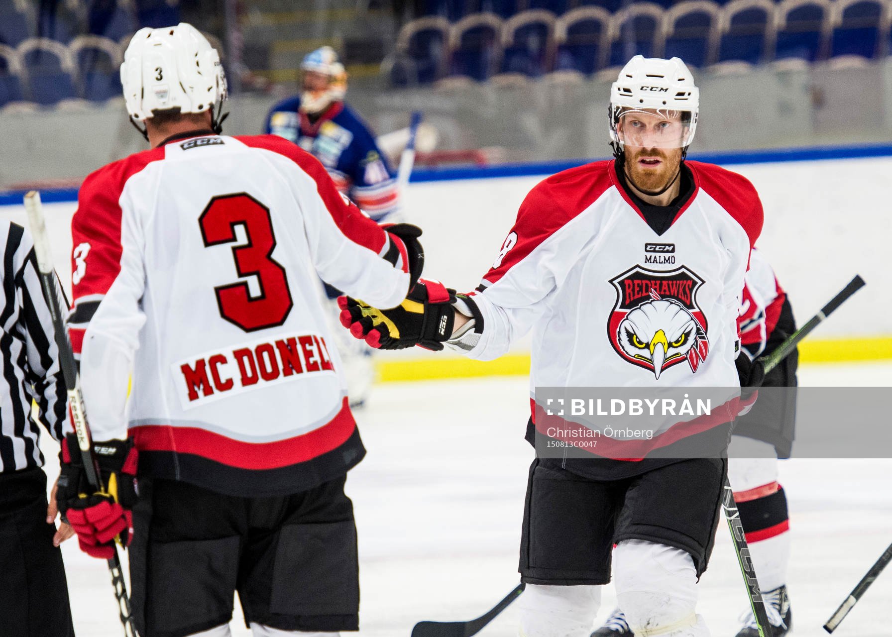Malmö Redhawks Kent McDonell och Jens Olsson jublar