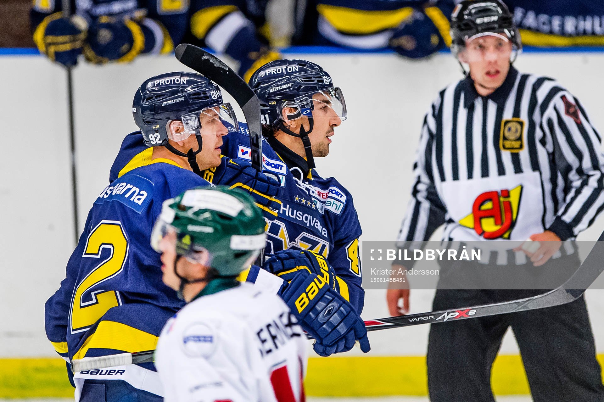 s Teemu Laine och Chris Campoli jublar