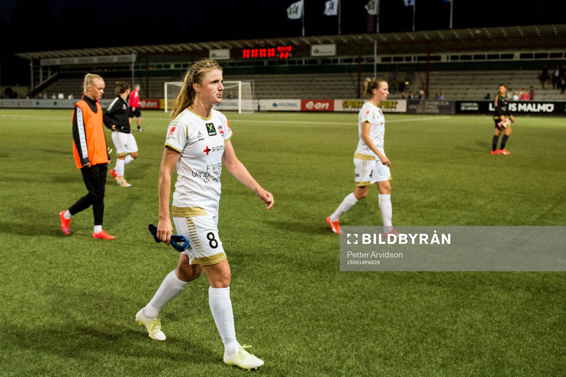 Rosengårds Kirsten Van De Ven deppar när hon lämnar