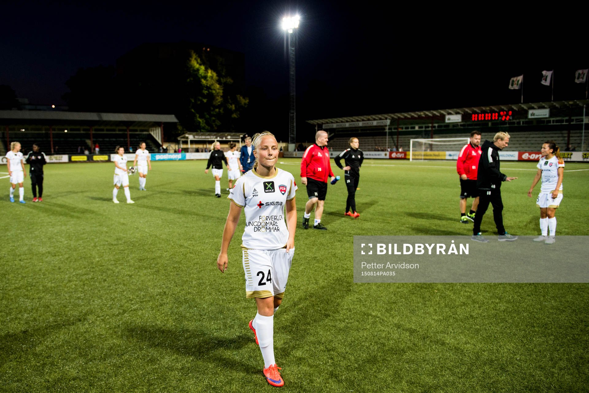 Rosengårds Ebba Wieder deppar när hon lämnar planen