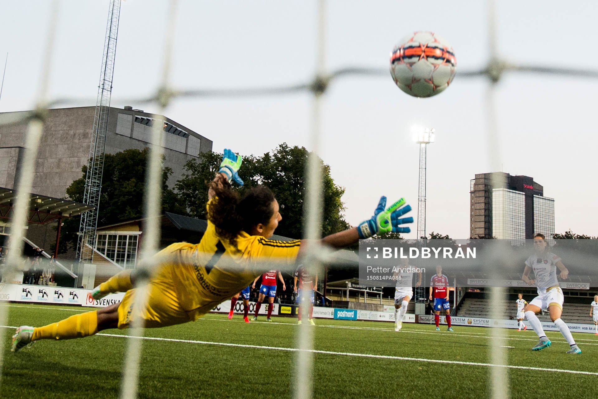 Rosengårds Sara Björk Gunnarsdottir gör 2-2 på straff
