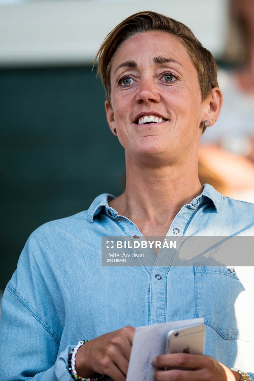 Rosengårds sportchef Therese Sjögran fotbollsmatchen i