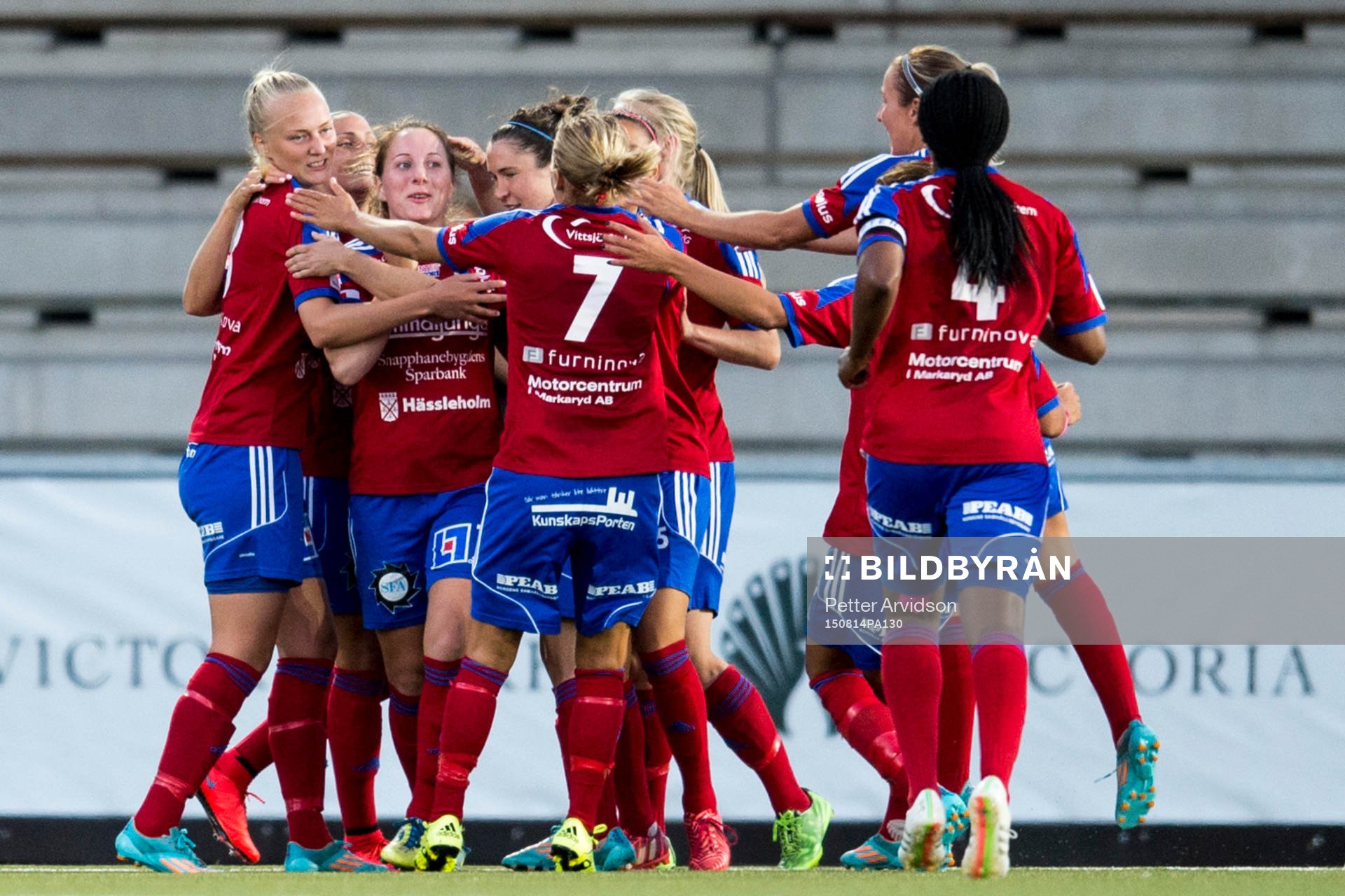 Vittsjös Antonia Göransson (m) jublar med lagkamrater