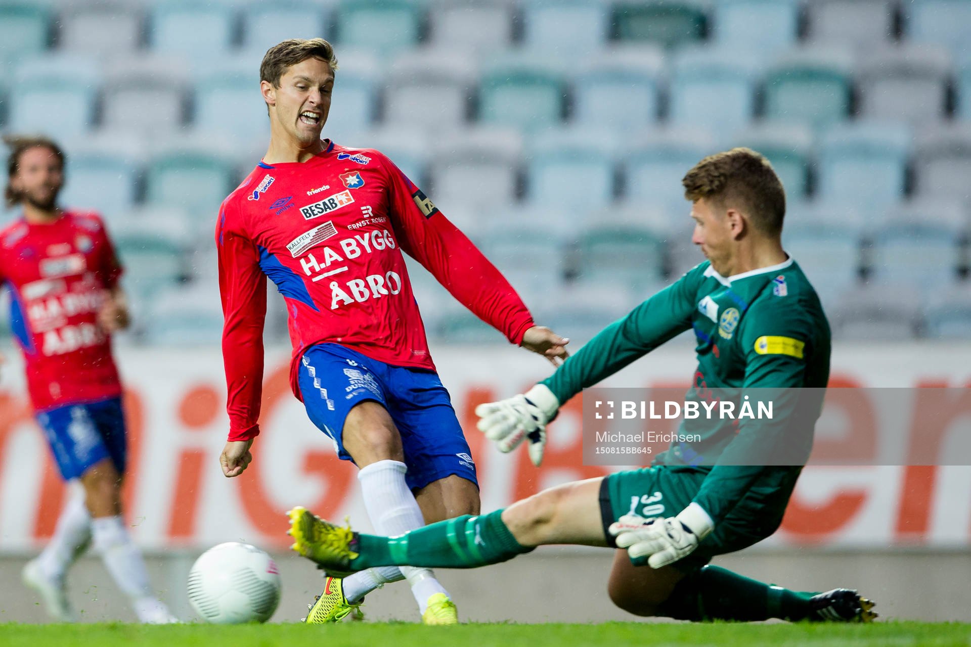 Örgrytes Stellan Carlsson skjuter ett skott som Lunds