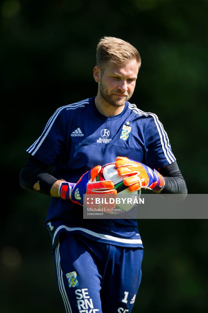 IFK Göteborgs målvakt John Alvbåge under en fotbollsträning med IFK Göteborg den 15 augusti 2015 i Göteborg.