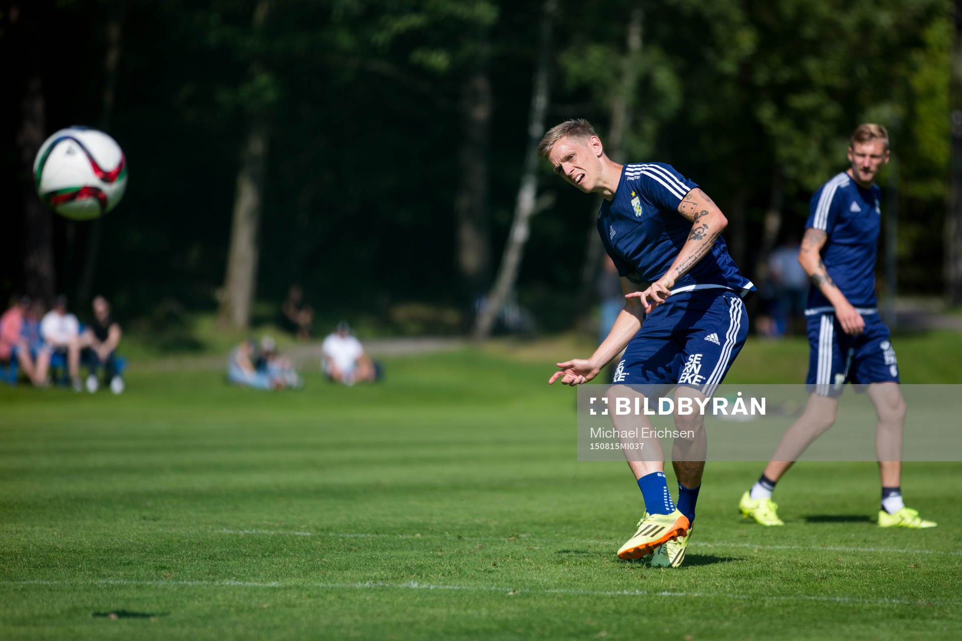 IFK Göteborgs Sören Rieks skjuter ett skott