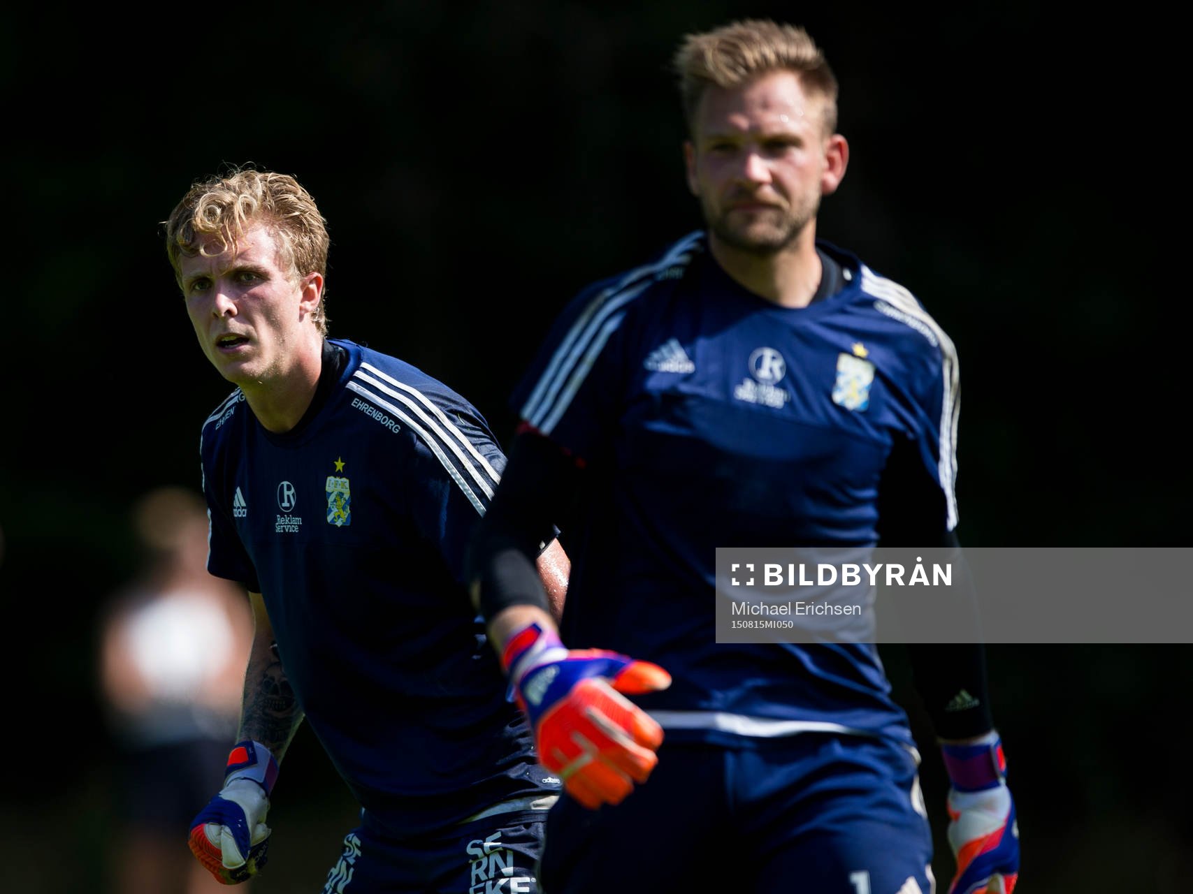 IFK Göteborgs målvakt Marcus Sandberg och målvakt John Alvbåge under en fotbollsträning med IFK Göteborg den 15 augusti 2015 i Göteborg.