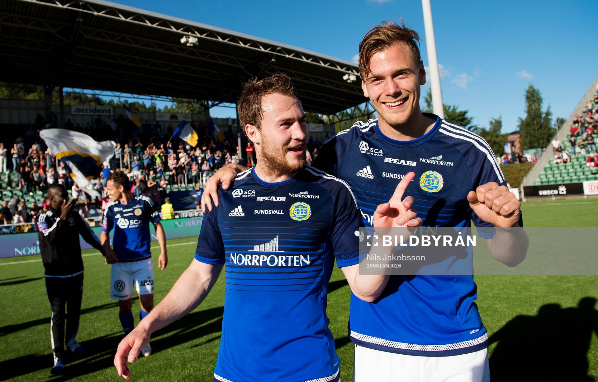 Sundsvalls Rúnar Már Sigurjónsson och Leo Englund jublar