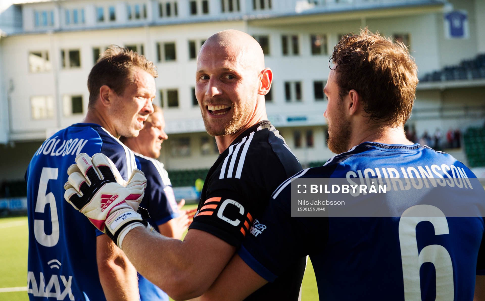 Sundsvalls Jon Gudni Fjoluson, målvakt Tommy Naurin, Rúnar Már Sigurjónsson jublar efter fotbollsmatchen i Allsvenskan mellan GIF Sundsvall och Örebro den 15 augusti 2015 i Sundsvall.