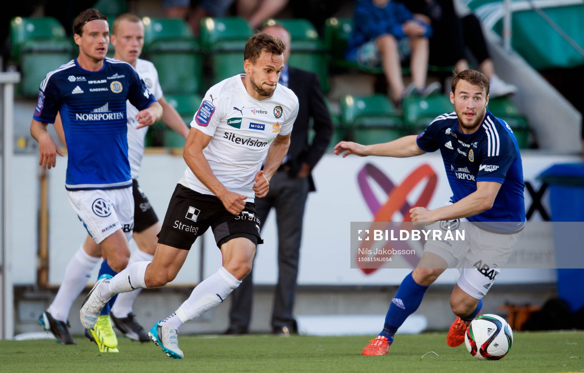 Örebros Logi Valgardsson och Sundsvalls Rúnar Már