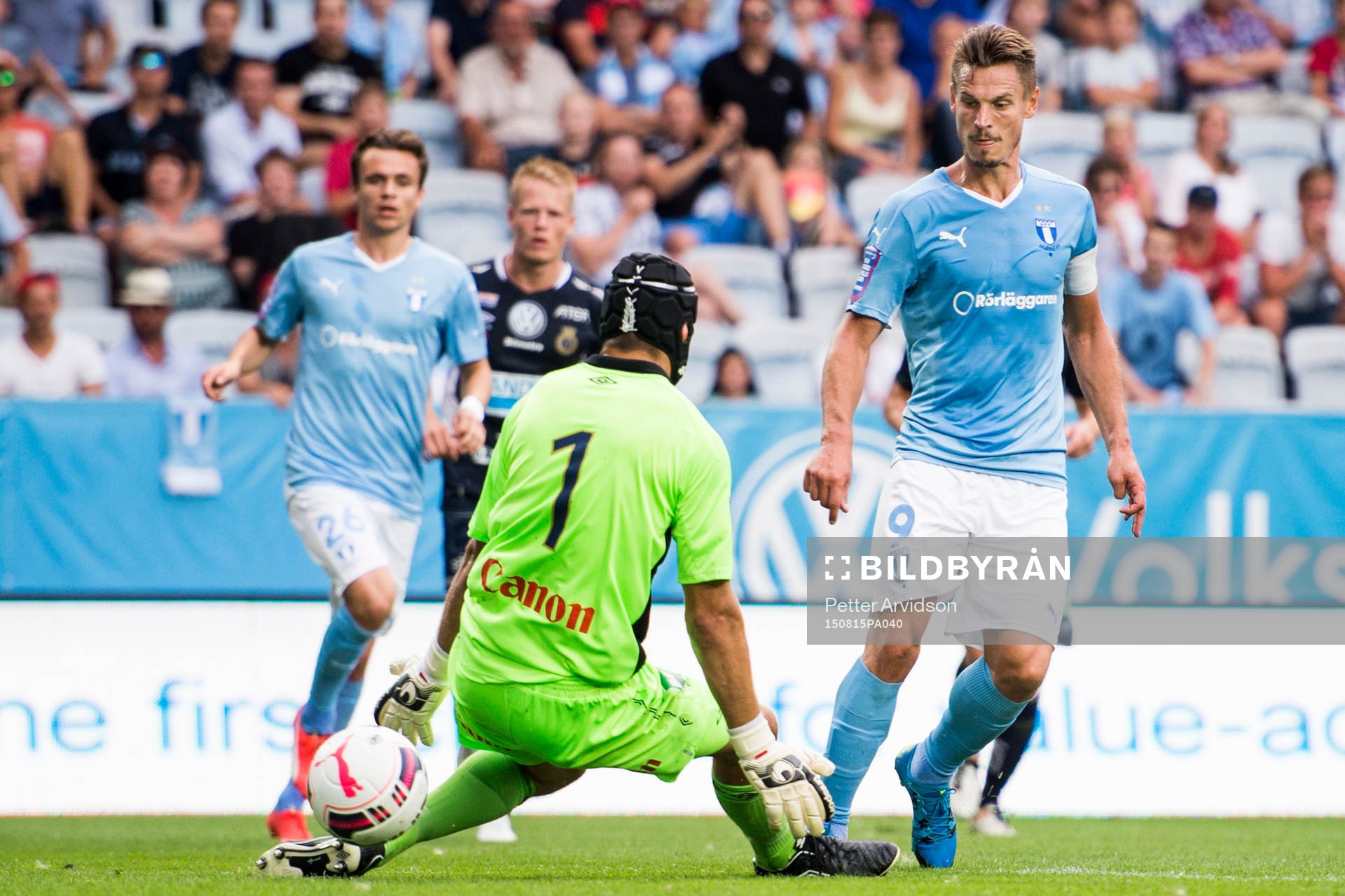 Malmö FFs Markus Rosenberg gör 2-0 bakom Gefles målvakt