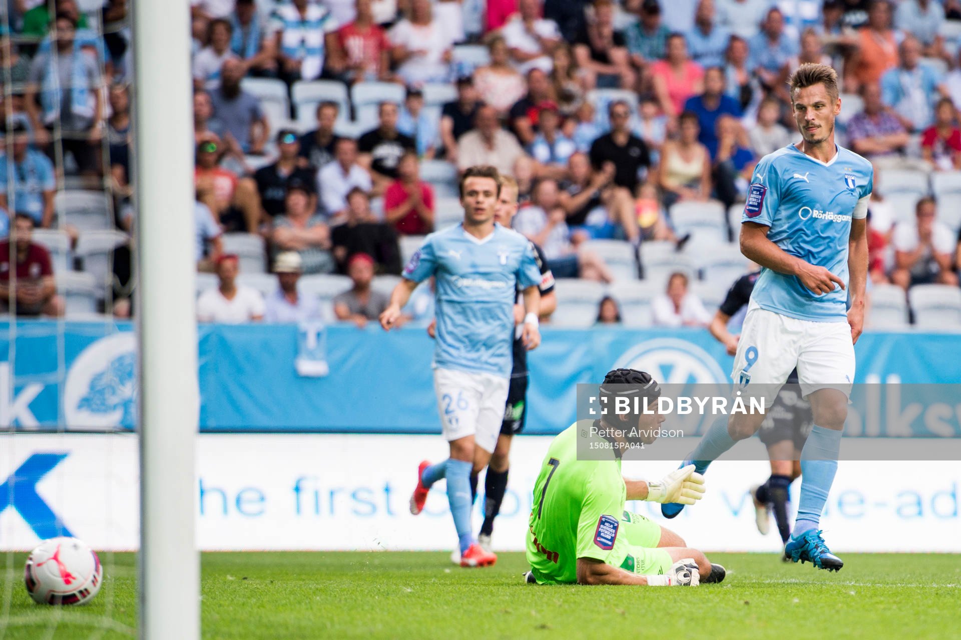 Malmö FFs Markus Rosenberg gör 2-0 bakom Gefles målvakt
