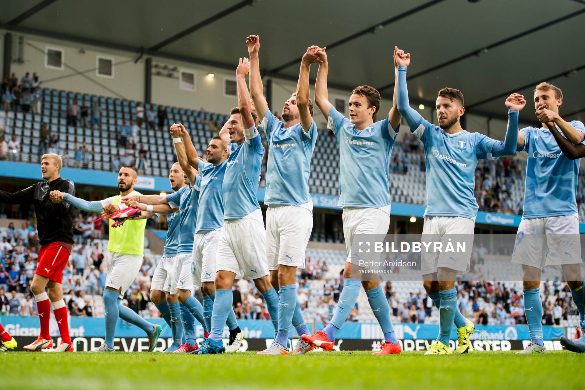 Malmö FFs spelare jublar mot publiken