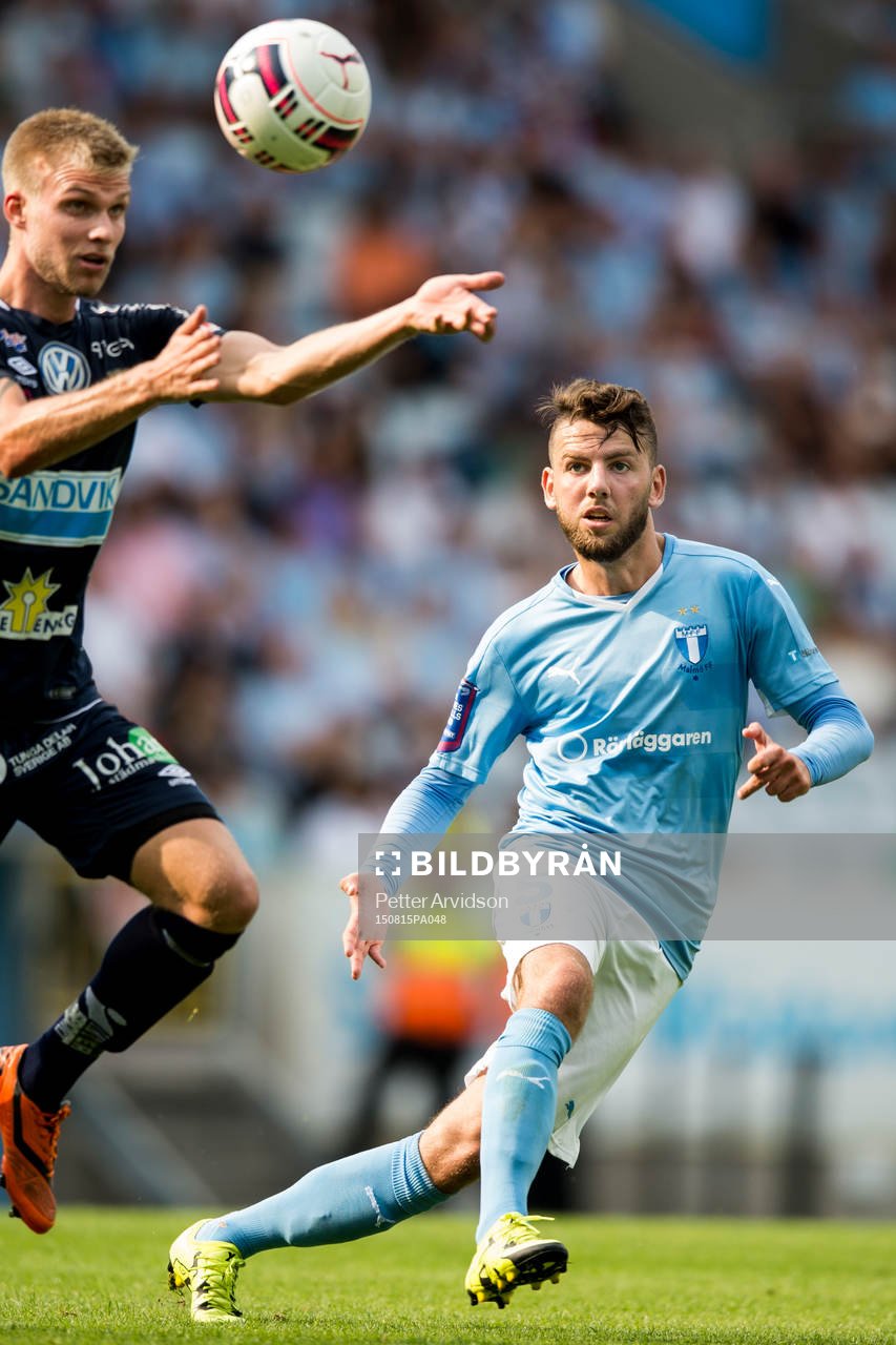 Malmö FFs Erdal Rakip och Gefles Robin Nilsson