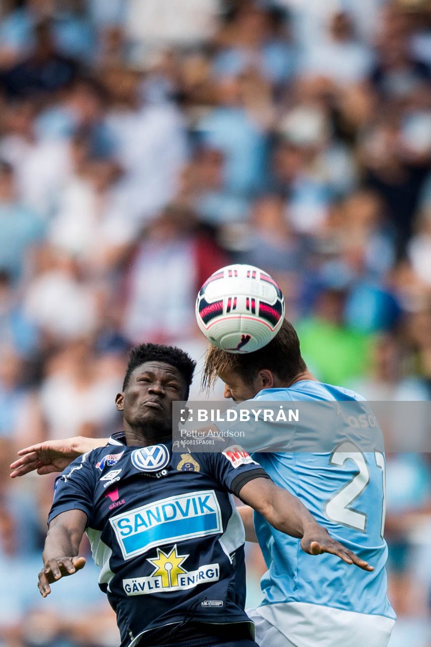 Gefles Kvame Bonsu i nickduell med Malmö FFs Kari Arnason