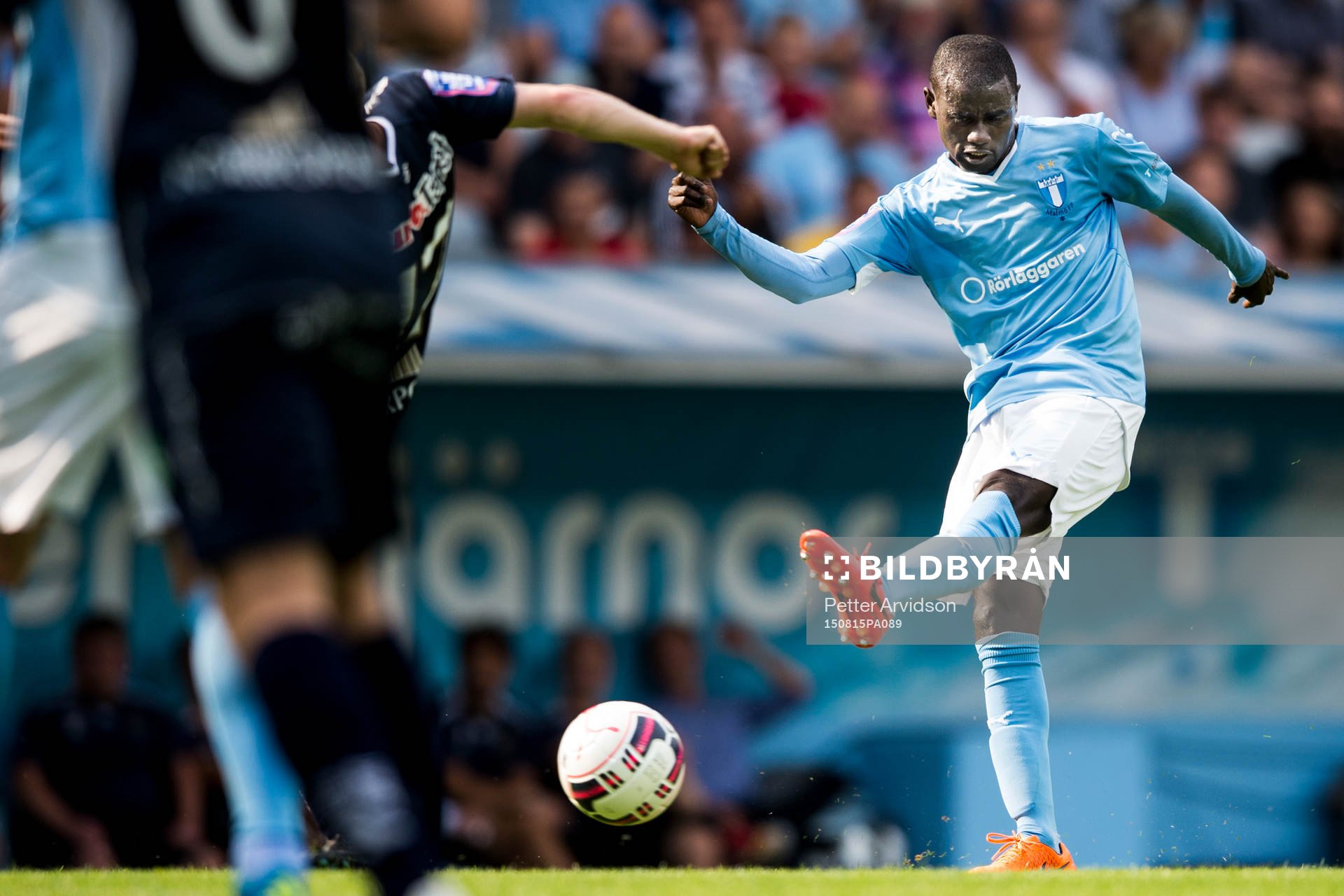Malmö FFs Enock Kofi Adu testar skott