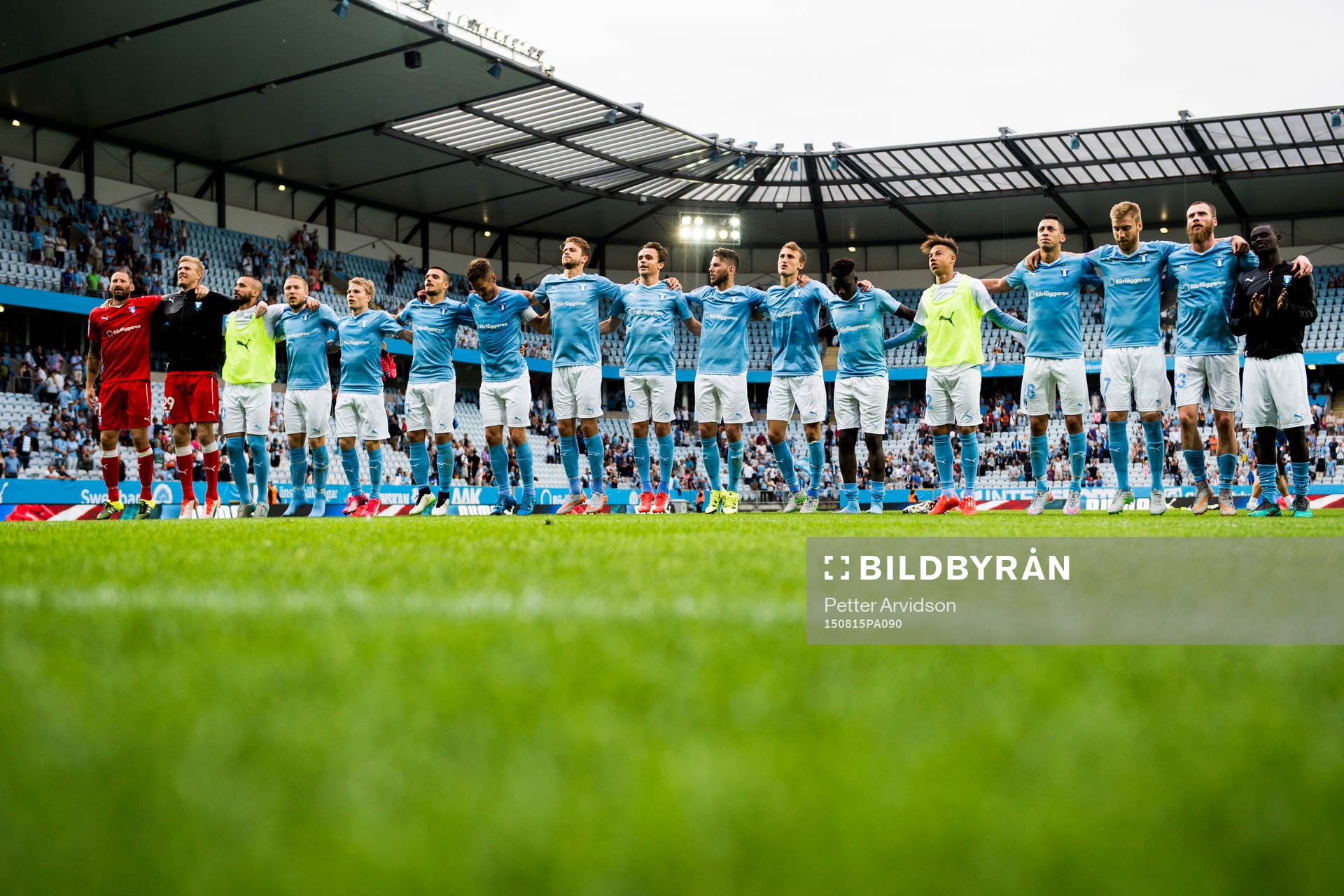 Malmö FFs spelare jublar mot publiken