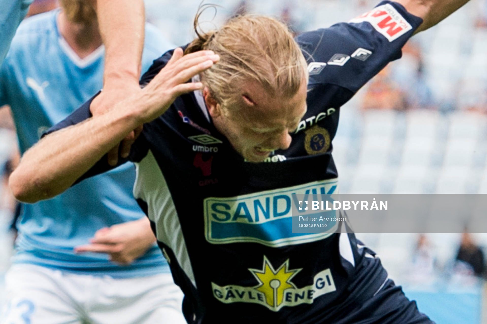 Malmö FFs Markus Rosenberg träffar Gefles Jesper Florén