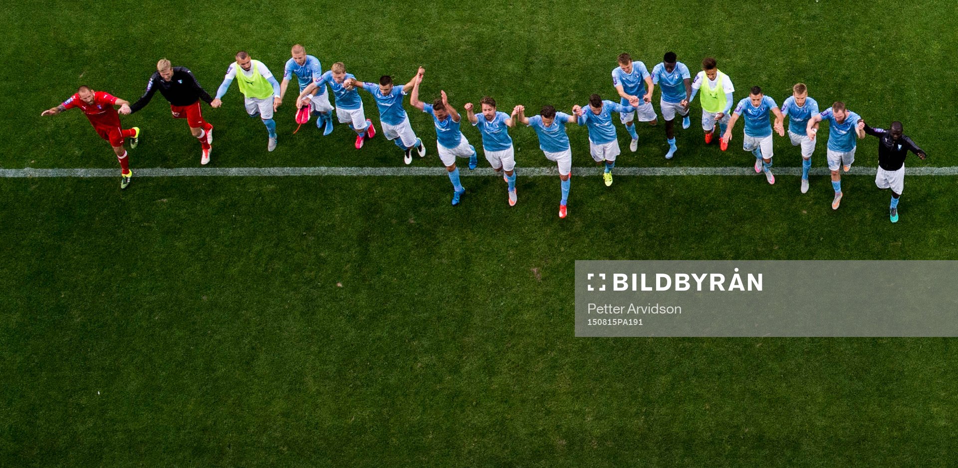 Malmö FFs spelare jublar mot publiken