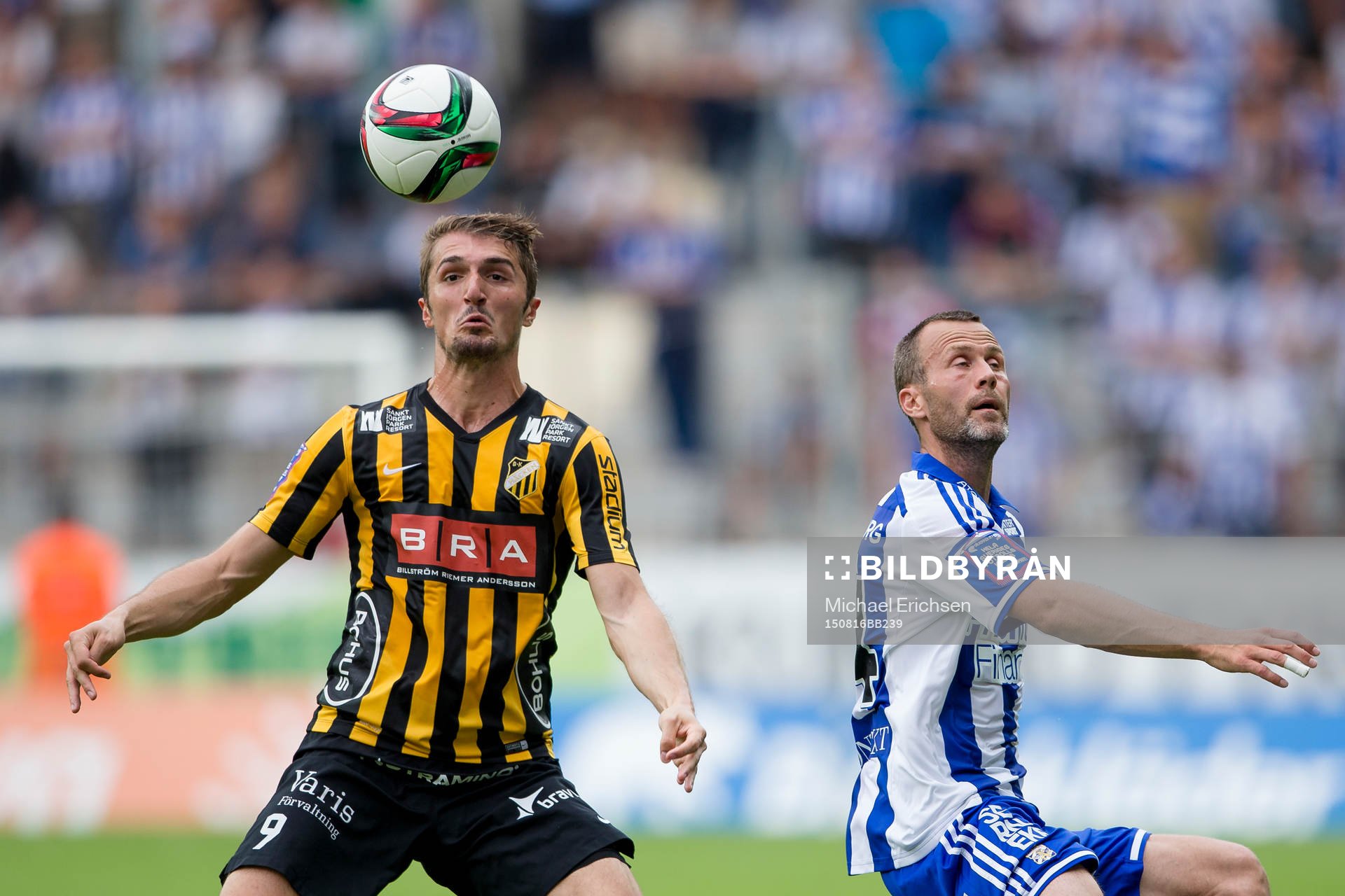 Häckens Dardan Rexhepi mot IFK Göteborgs Hjalmar Jonsson