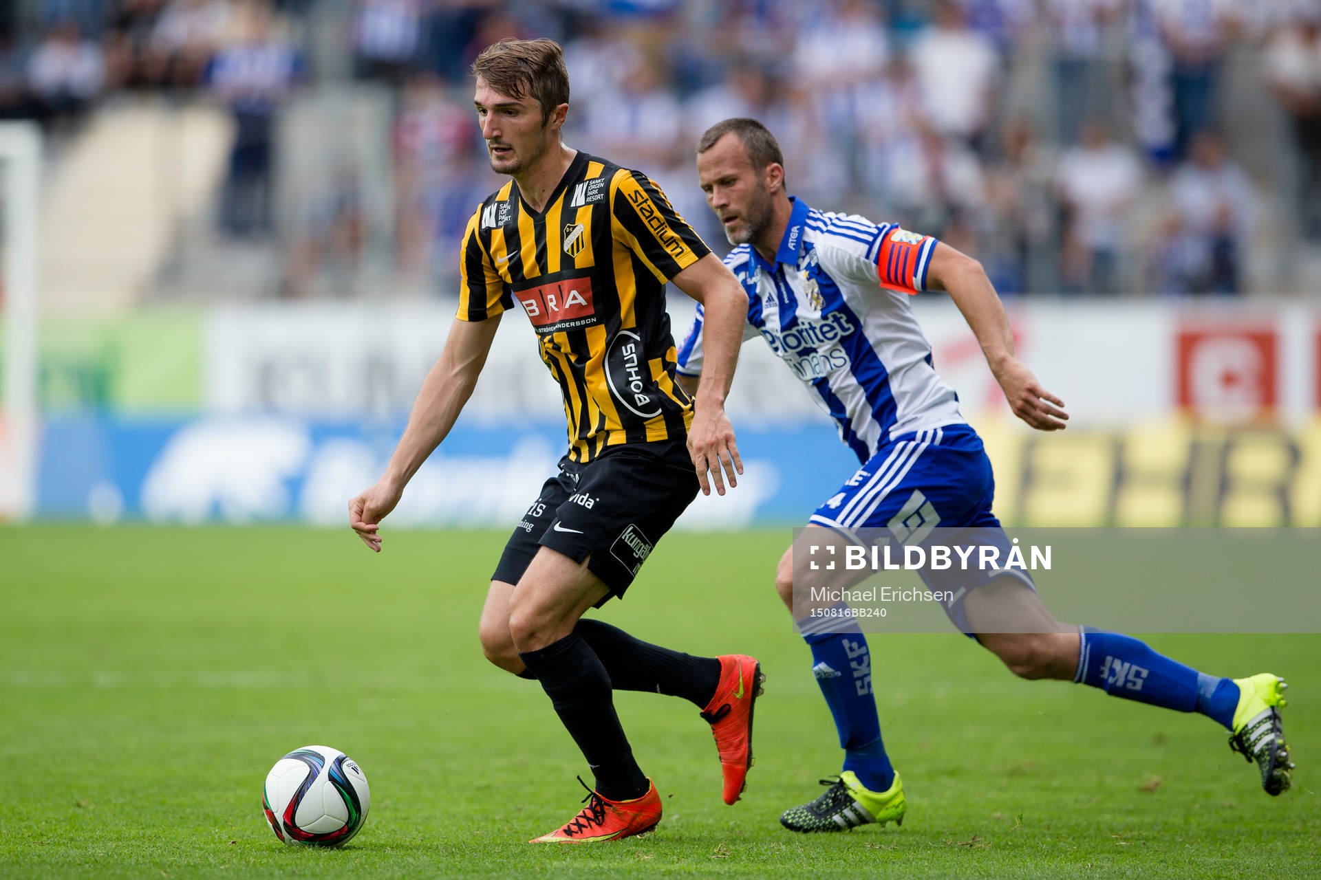 Häckens Dardan Rexhepi mot IFK Göteborgs Hjalmar Jonsson