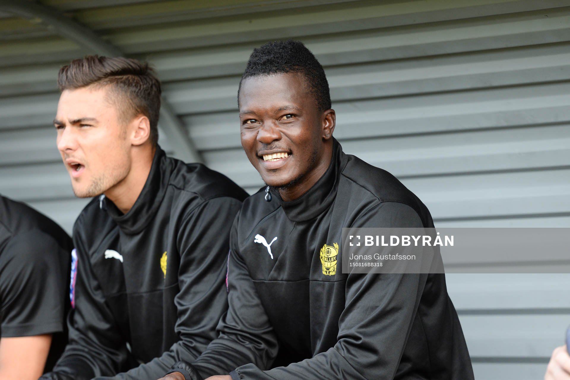 Mjällbys Ibrahim Teteh Bangura innan fotbollsmatchen i