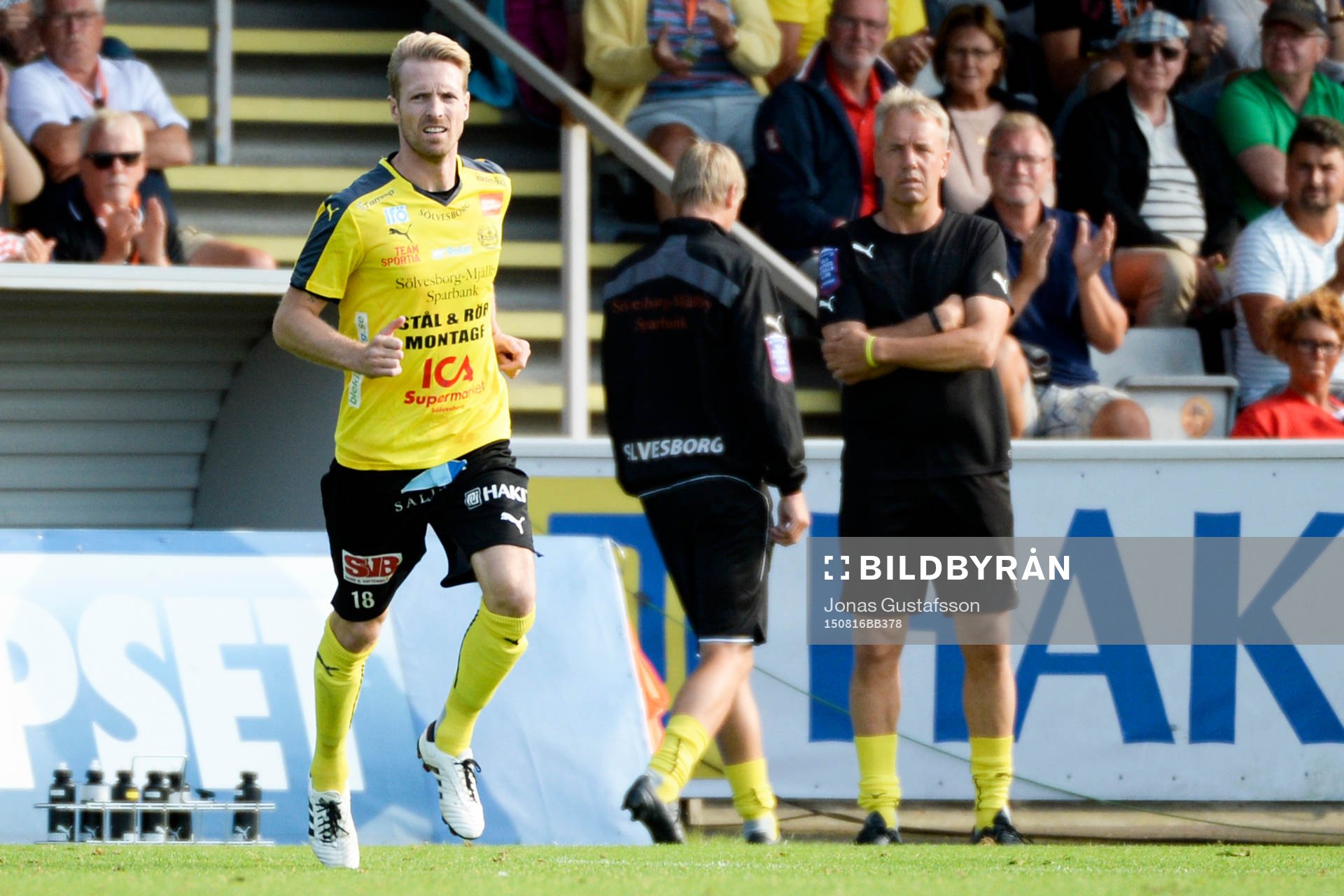 Mjällbys Christian Wilhelmsson gör entre på planen