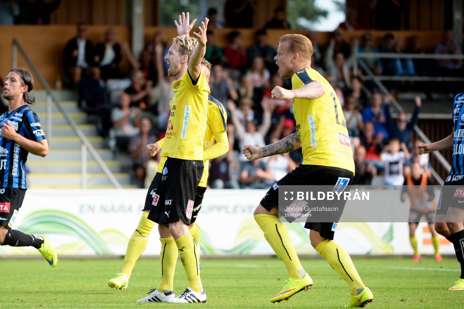 Mjällbys Christian Wilhelmsson jublar