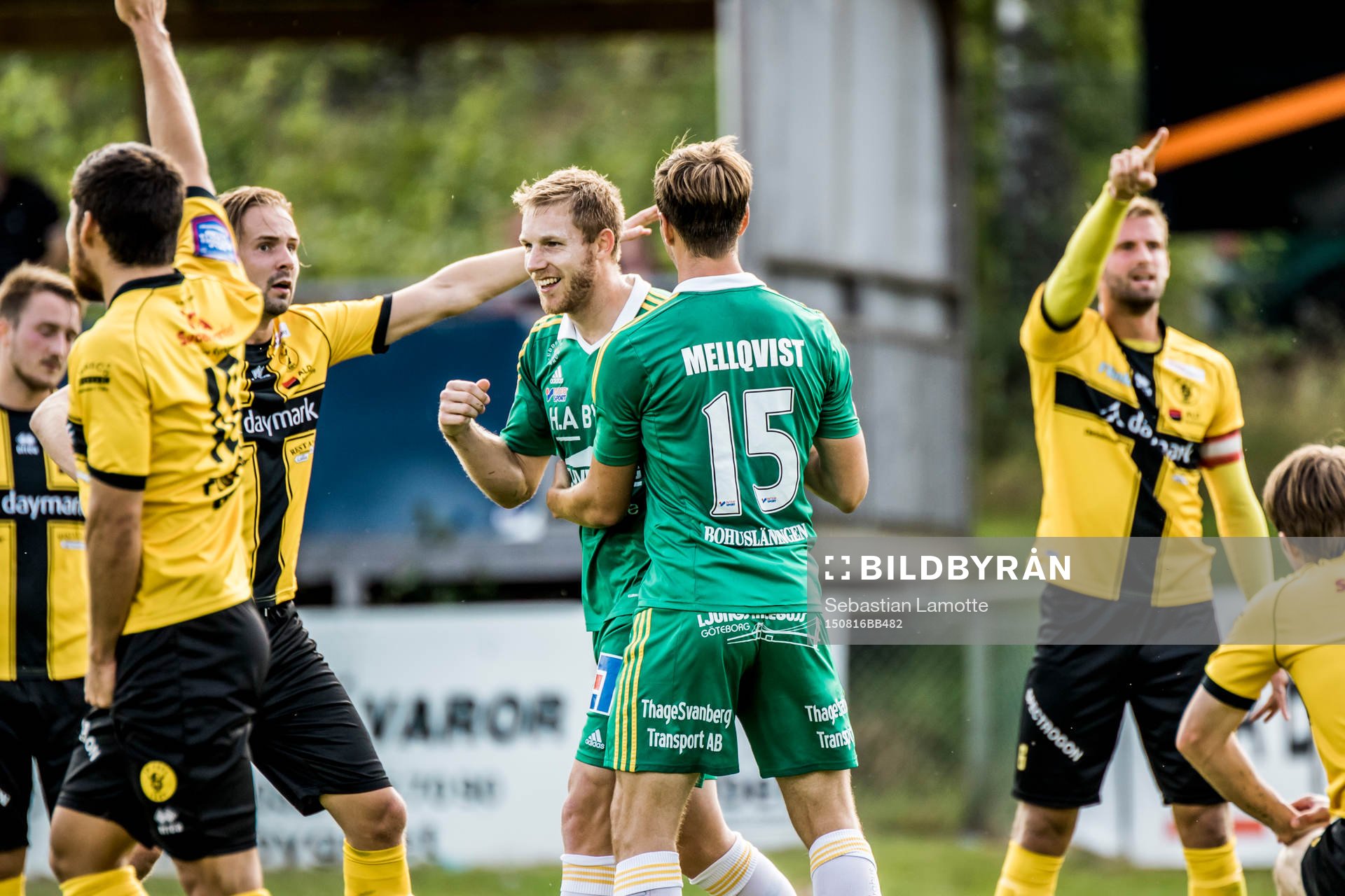 Ljungskiles Steven Old och Alexander Mellqvist jublar vid
