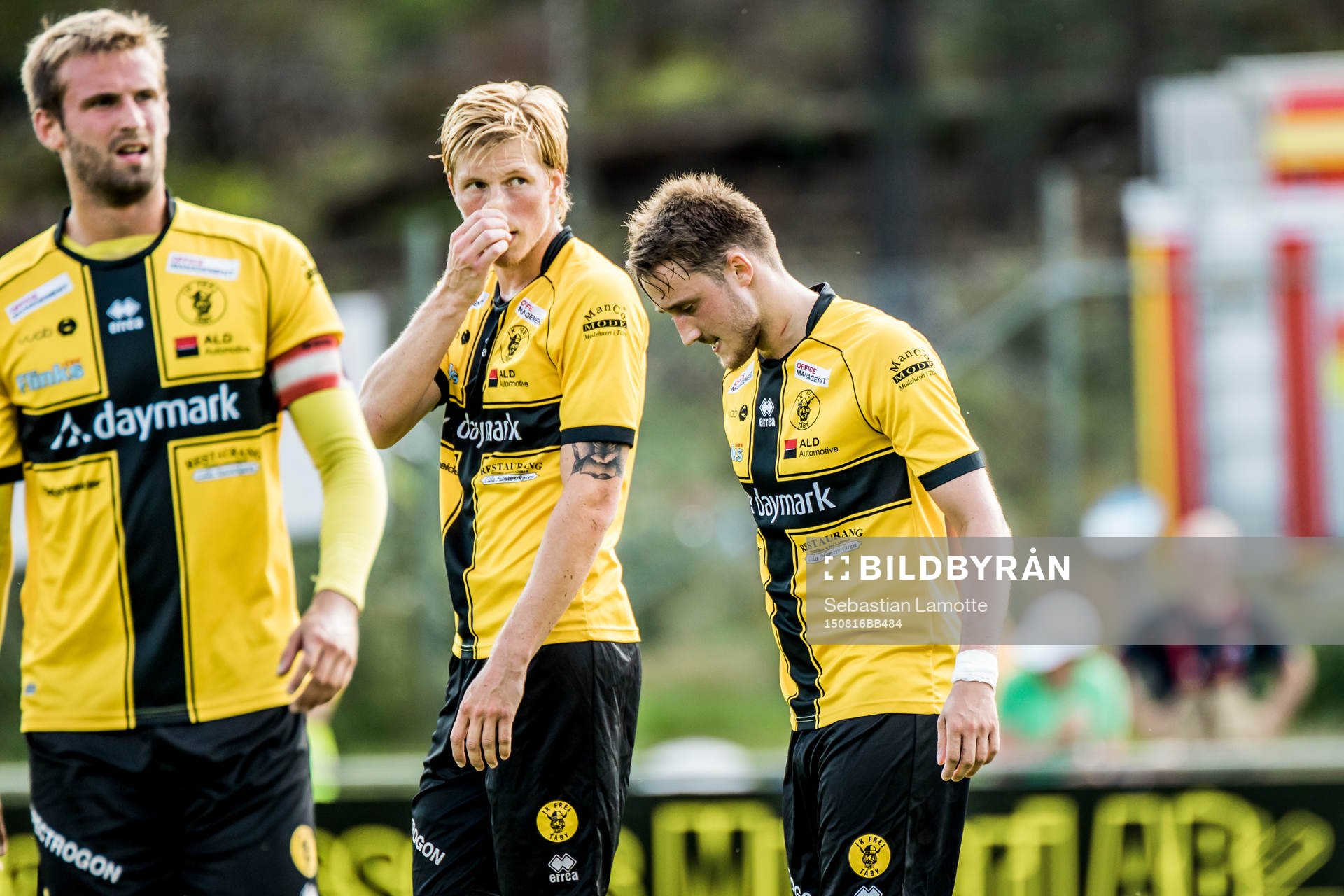 Frej Täbys Cristoffer Ericson och Smajl Suljevic deppar