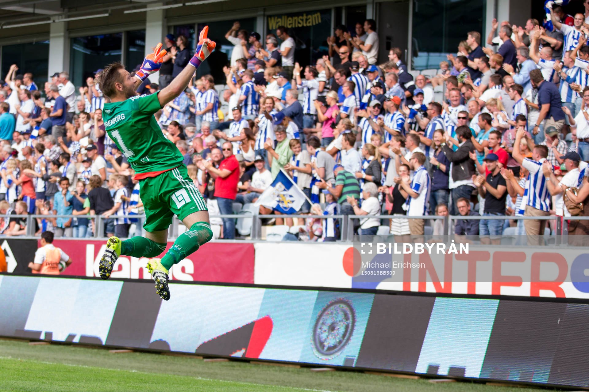 IFK Göteborgs målvakt John Alvbåge jublar