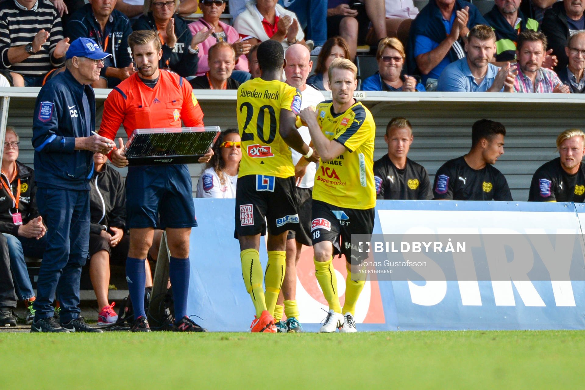 Mjällbys Christian Wilhelmsson byts in