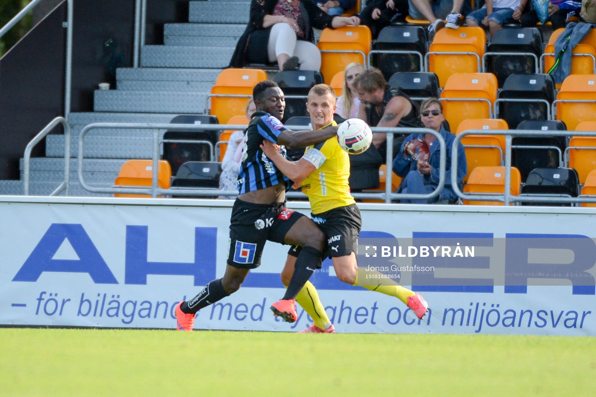 Sirius Moses Ogbu och Mjällbys Adi Terzic