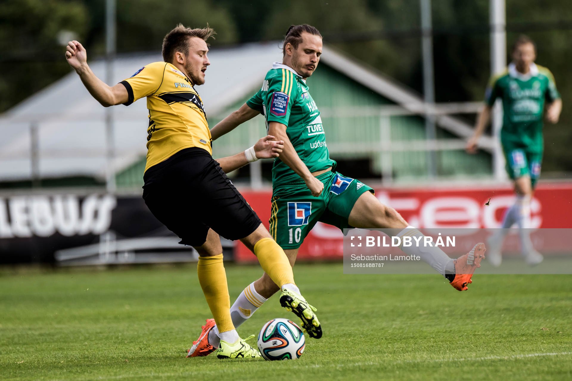 Frej Täbys Smajl Suljevic och Ljungskiles Jonas Lindberg
