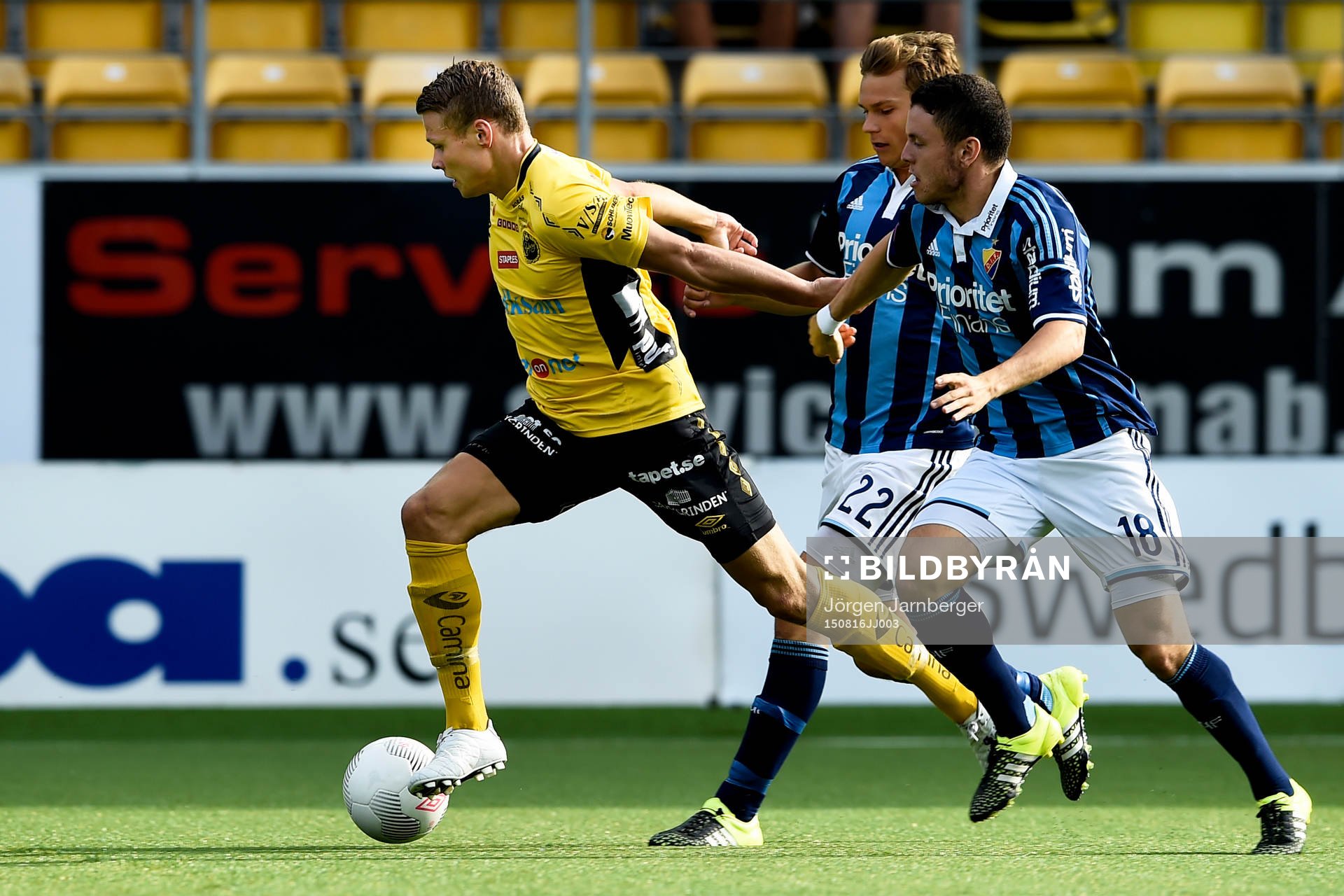 Elfsborgs Viktor Claesson och Djurgårdens Kerim Mrabti och