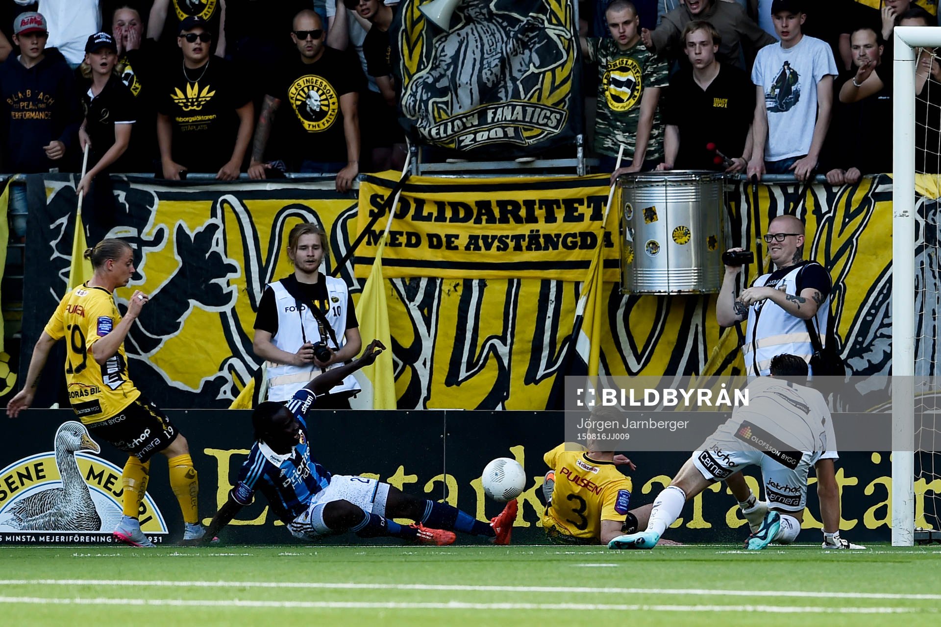 Djurgårdens Sam Johnson skjuter i stolpen