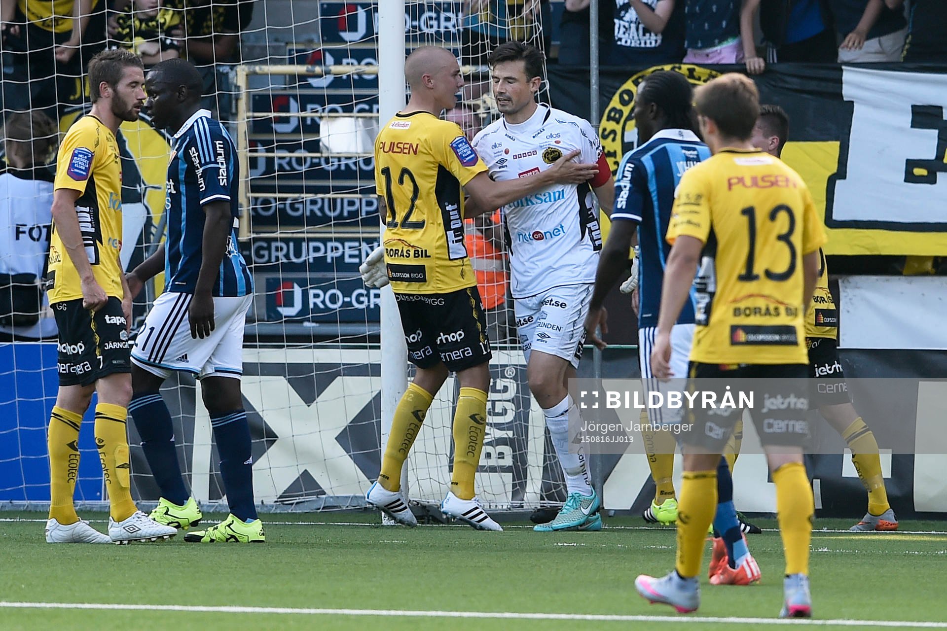 Elfsborgs målvakt Kevin Stuhr Ellegaard jublar