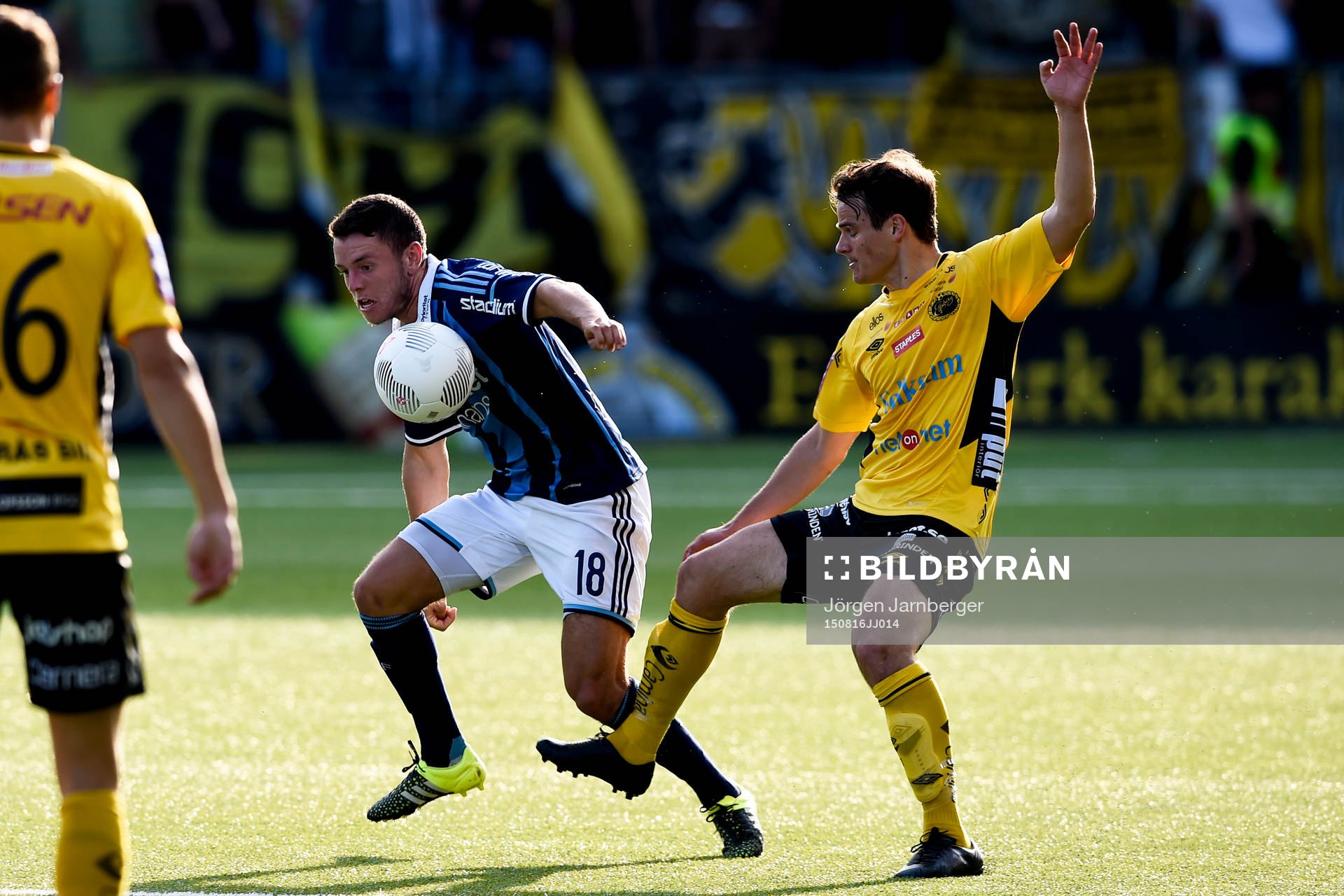 Djurgårdens Kerim Mrabti och Elfsborgs Henning Hauger