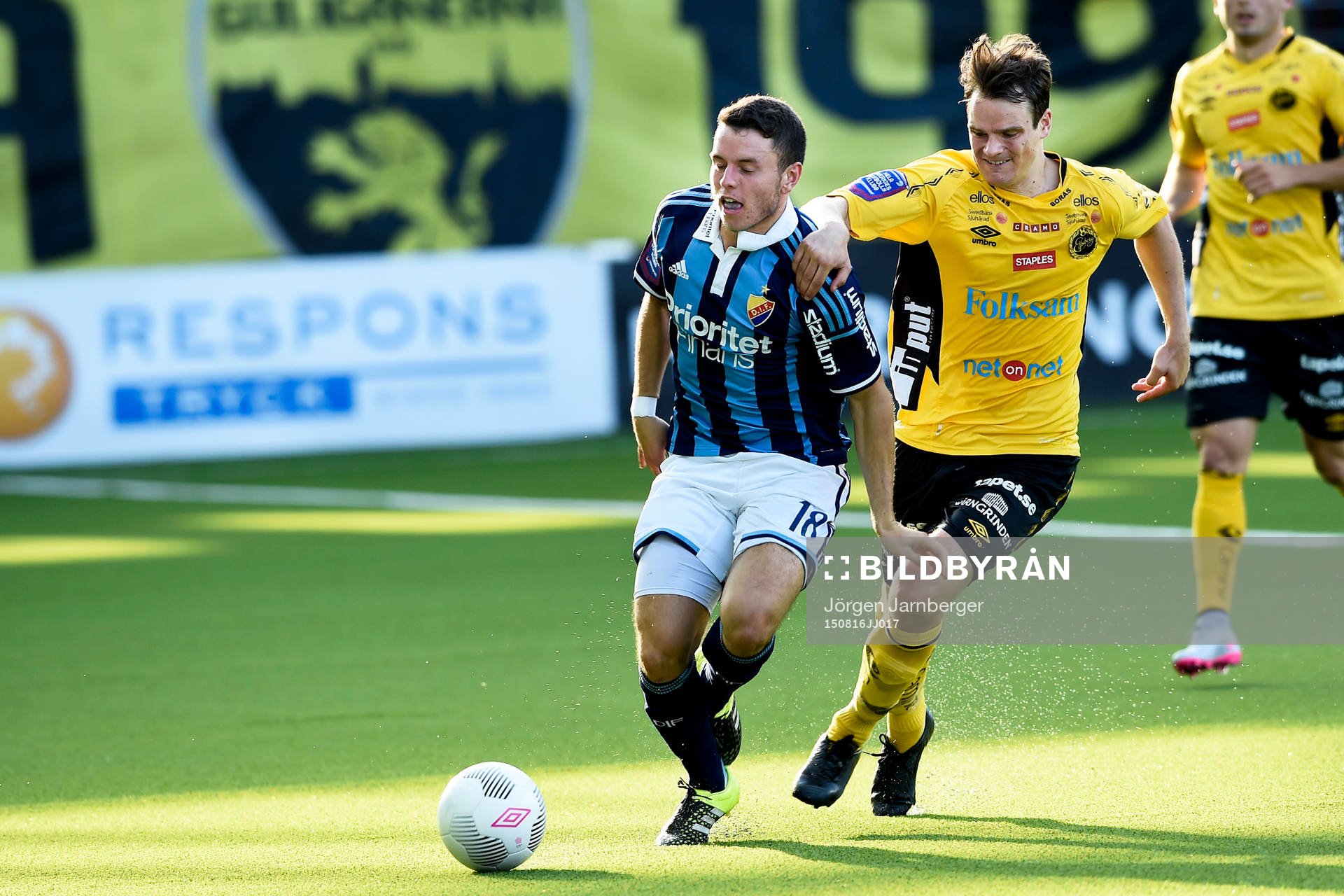 Djurgårdens Kerim Mrabti och Elfsborgs Henning Hauger