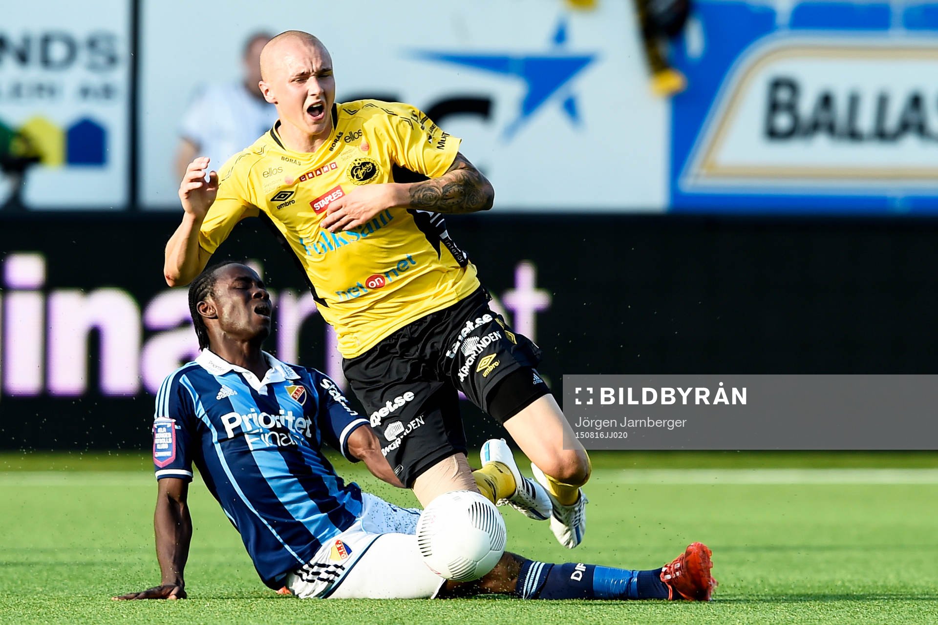 Djurgårdens Sam Johnson och Elfsborgs Sebastian Holmén
