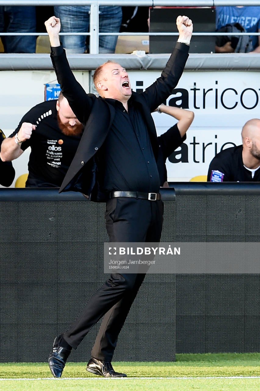 Elfsborgs manager Magnus Haglund jublar