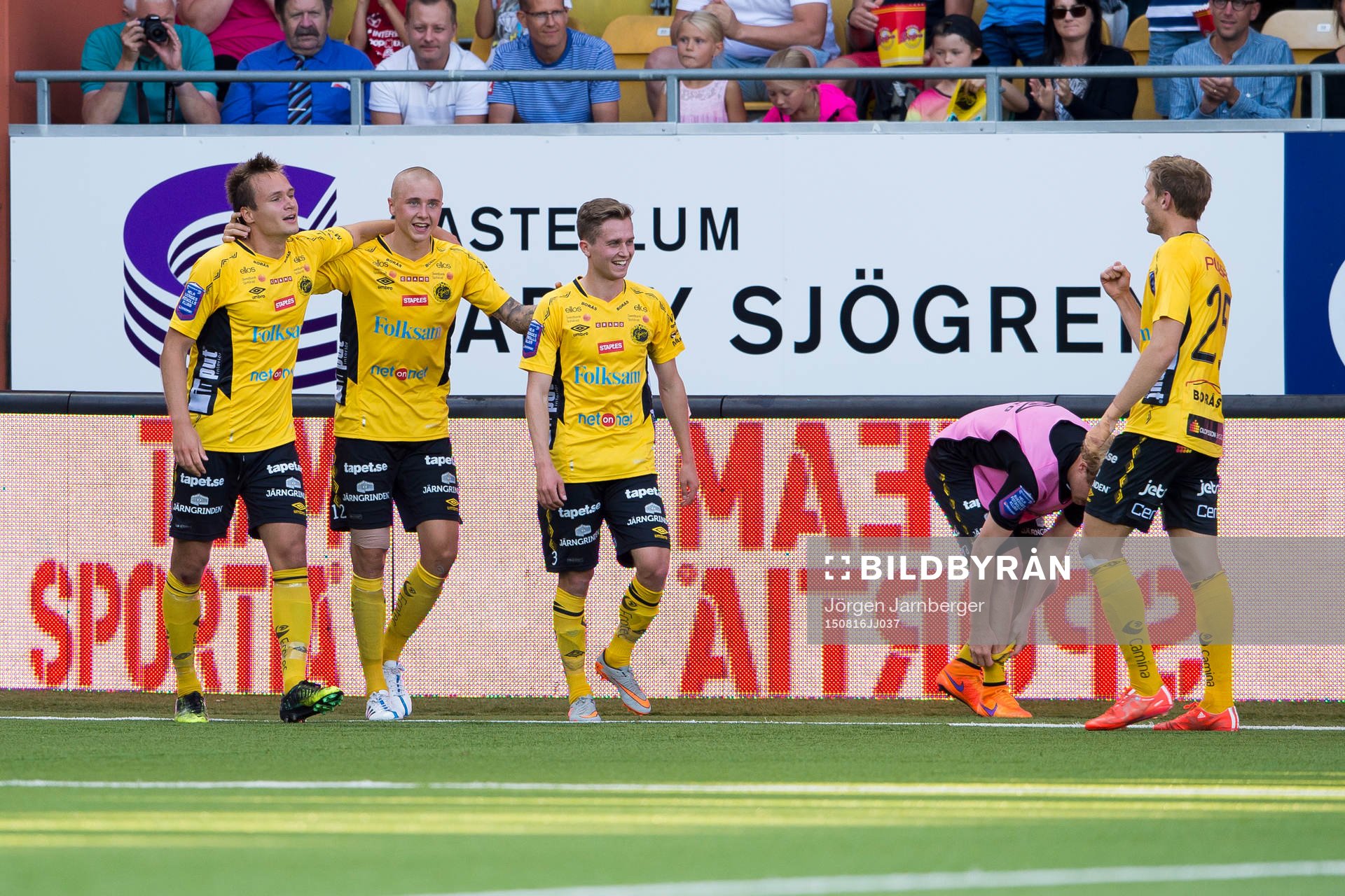 Elfsborgs Viktor Prodell har gjort 2-0 och jublar ihop med